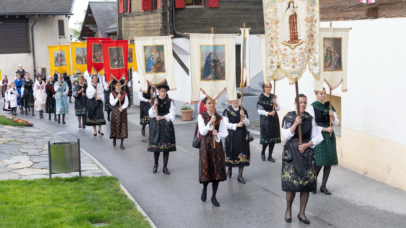 L’habit fait aussi la tradition