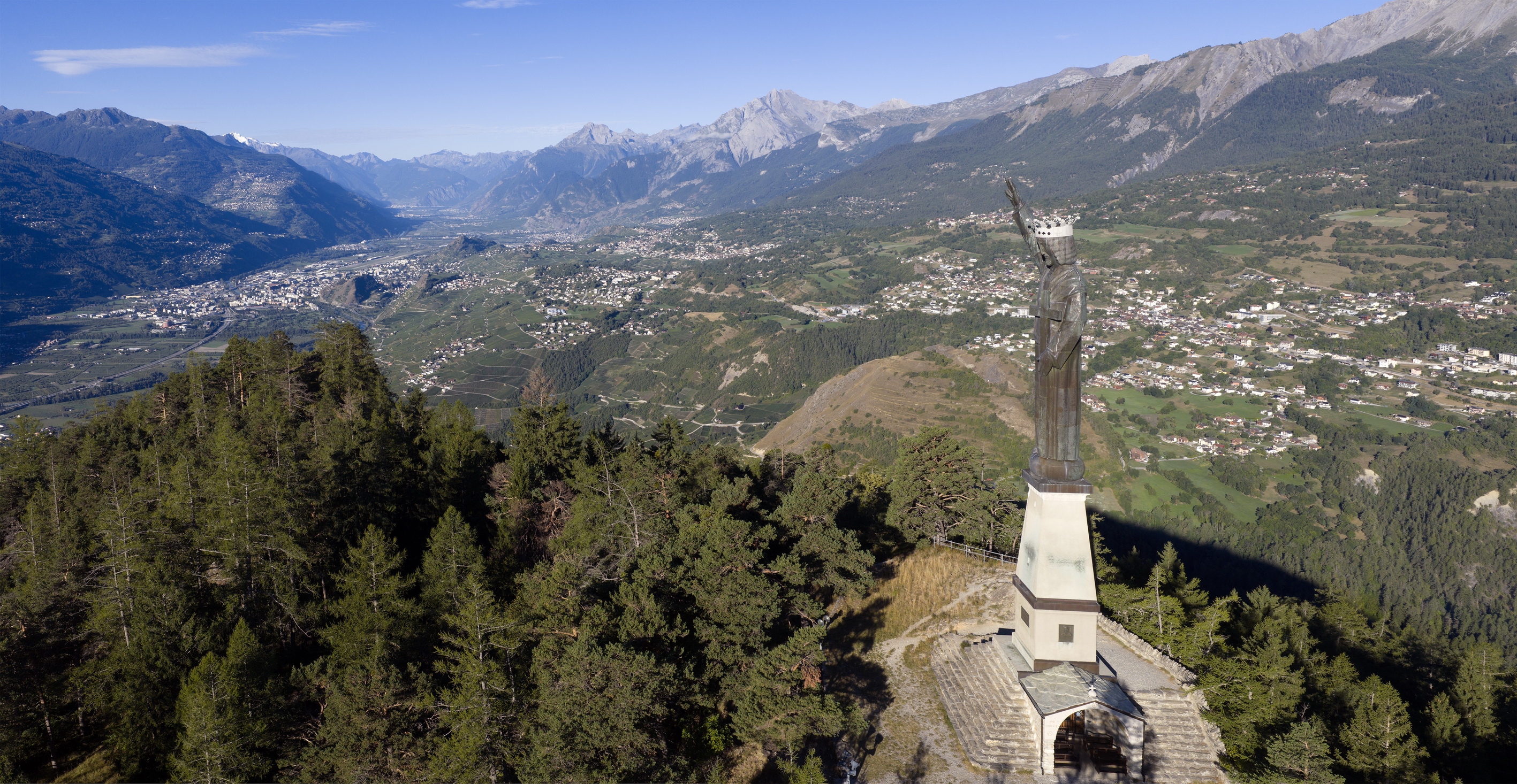 Depuis 90 ans, il veille sur le Valais