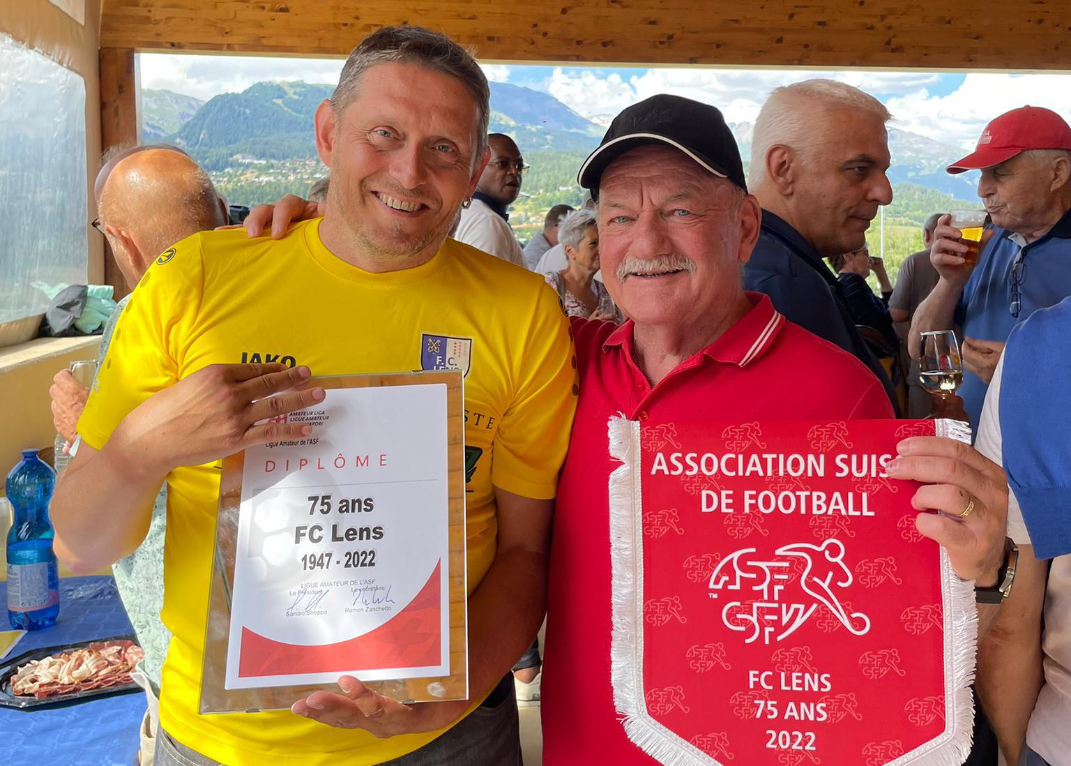 Adeptes du ballon rond à la fête 